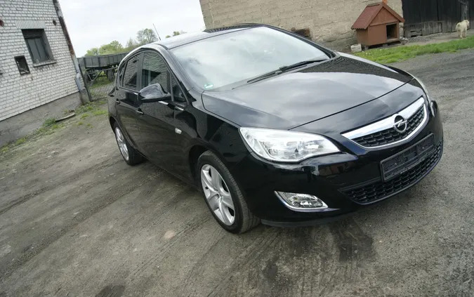 opel Opel Astra cena 22900 przebieg: 178000, rok produkcji 2011 z Słupca